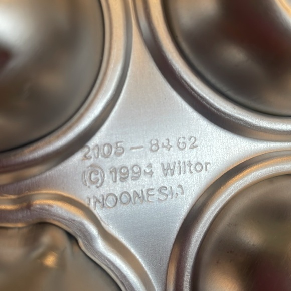 Mini pumpkin cupcake mold pan makes 12 - Picture 3 of 4